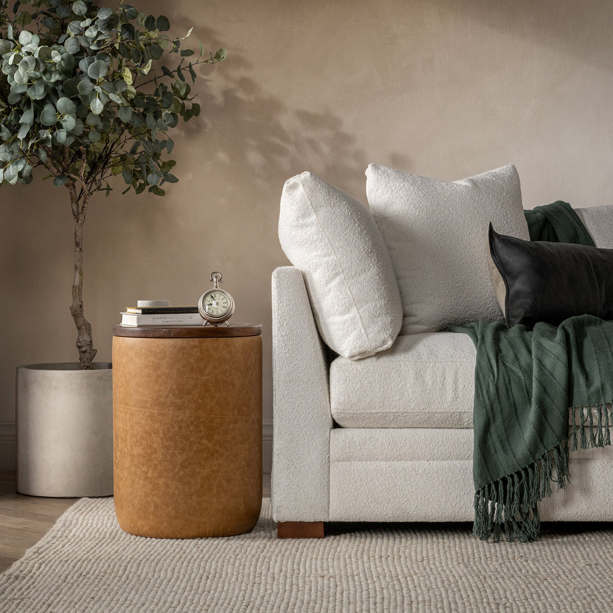 Andra Accent Table