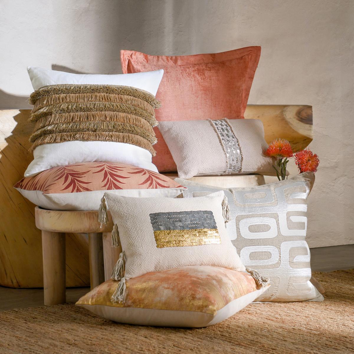 RO Tanga Pillow
