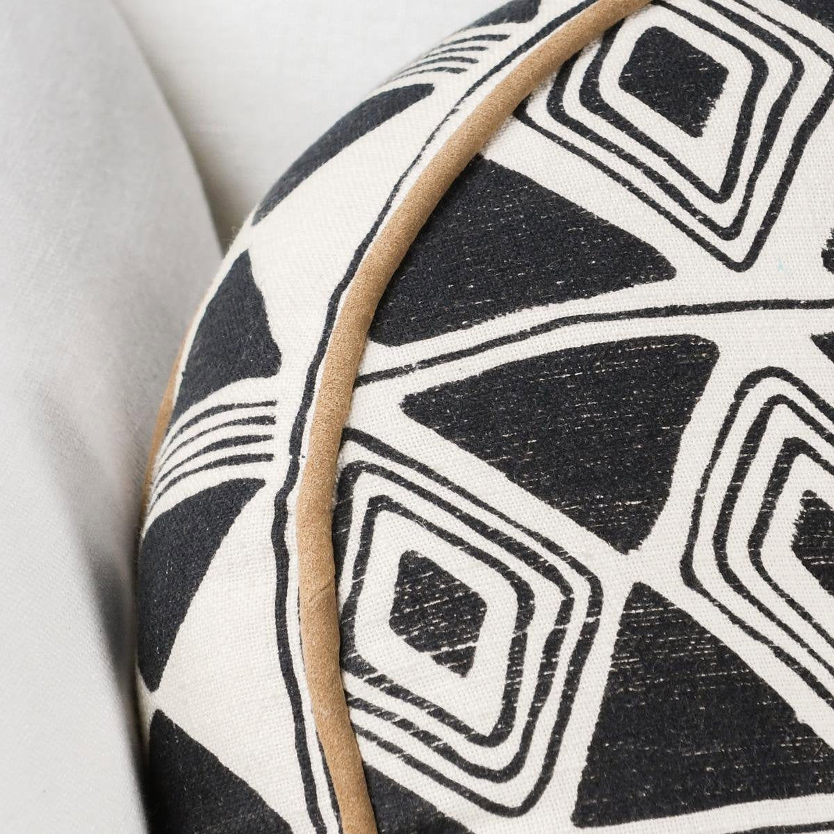 RO Nubia Pillow